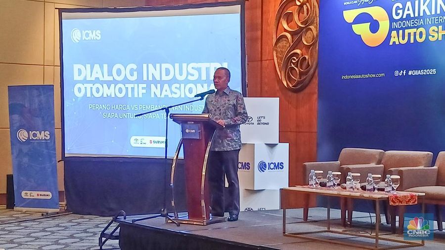 Sekretaris Umum Gaikindo, Kukuh Kumara dalam Dialog Industri Otomotif Nasional GIIAS 2025 di ICE BSD, Tangerang Kamis (31/7/2025). (CNBC Indonesia/Ferry Sandi)