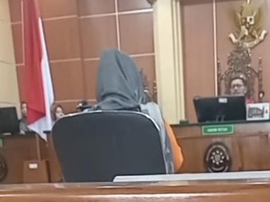 Tangis Helen Ratu Narkotika di Ruang Sidang, Minta Keringanan Hukuman