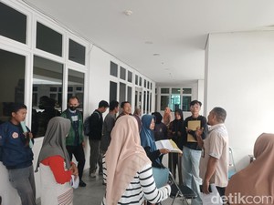 Sulit Dapat Barcode BBM Subsidi, Warga Geruduk Kantor Dinas-Bakar Berkas