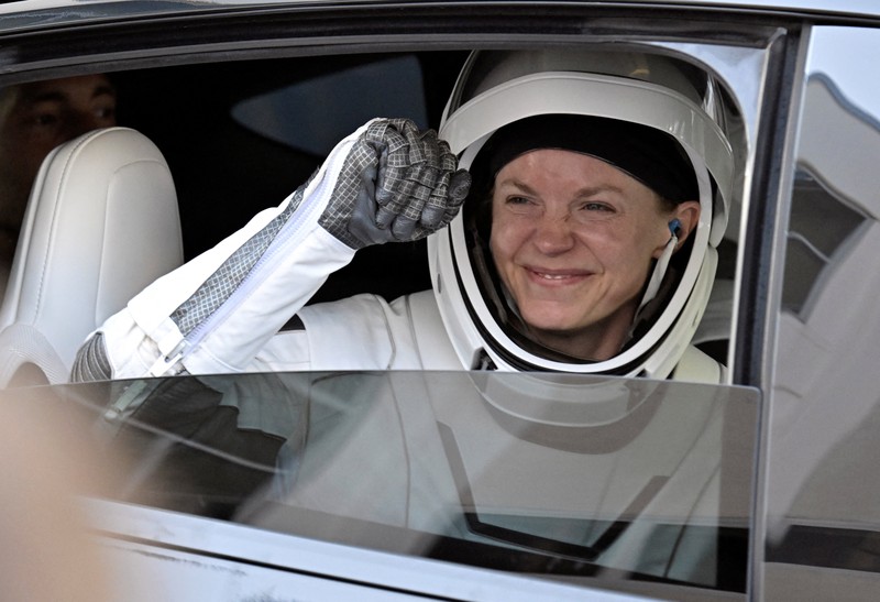 Anggota kru SpaceX Crew-11 NASA berjalan dari Gedung Operasi dan Checkout di Kennedy Space Center untuk transportasi ke Kompleks Peluncuran 39-A, Rabu (31/7/2025). (REUTERS/Steve Nesius) Anggota kru SpaceX Crew-11 NASA berjalan dari Gedung Operasi dan Checkout di Kennedy Space Center untuk transportasi ke Kompleks Peluncuran 39-A, Rabu (31/7/2025). (REUTERS/Steve Nesius)