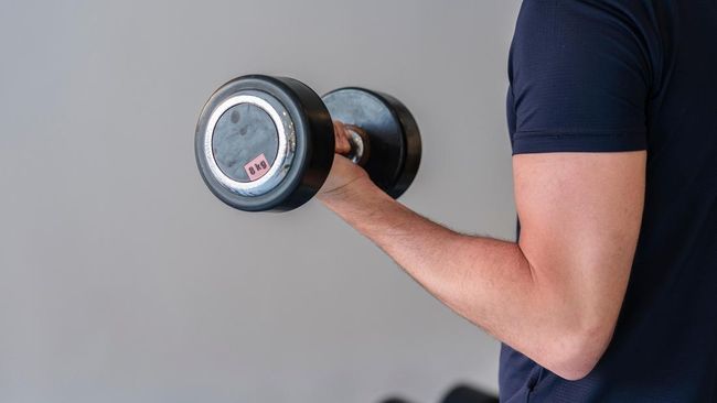 Mencapai Berat Badan Ideal: Pilih Kardio atau Latihan Beban?