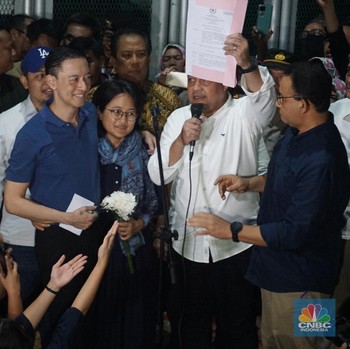 Momen Tom Lembong Bebas dari Rutan Cipinang, Disambut Padat Manusia