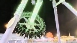 Horor! Wahana Ayunan Raksasa di Arab Saudi Patah Jadi Dua Saat Berayun