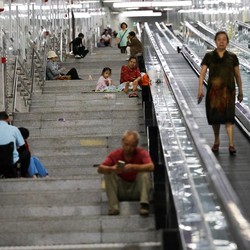 Potret China Mendidih! Cuaca Tembus 44 Derajat Warga Selamatkan Diri