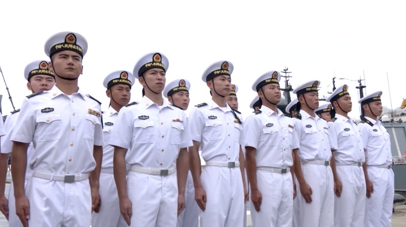 Sejumlah kapal angkatan laut China, termasuk sebuah kapal selam, tiba di pelabuhan Vladivostok di wilayah timur jauh Rusia pada Kamis (31/7), menjelang dimulainya latihan militer gabungan antara kedua negara yang dijadwalkan berlangsung pada 1 hingga 5 Agustus 2025. (Tangkapan Layar Video Reuters/RUSSIAN MINISTRY OF DEFENCE)