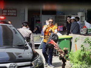 Penampakan Hasto Berompi Oranye Saat Keluar Rutan KPK Usai Dapat Amnesti