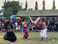 Saat Aksi Petarung Suku Sasak Bikin Wapres Gibran Bergidik