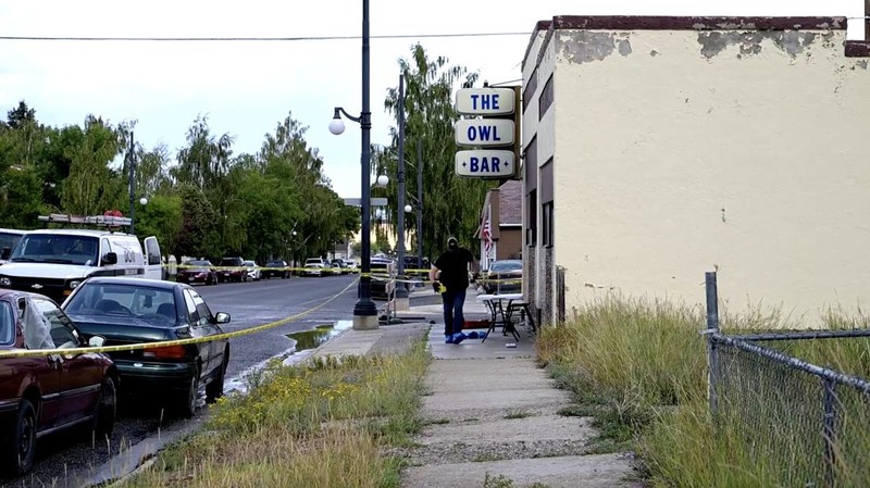 Empat orang tewas dalam penembakan tragis di sebuah bar populer, The Owl Bar, di kota kecil Anaconda, Montana, AS, Jumat (1/8/2025) pagi waktu setempat. (Tangkapan Layar Video Reuters/STRINGR.COM/ANACONDA DEER LODGE COUNTY POLICE DEPARTMENT)