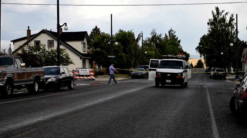 Empat orang tewas dalam penembakan tragis di sebuah bar populer, The Owl Bar, di kota kecil Anaconda, Montana, AS, Jumat (1/8/2025) pagi waktu setempat. Empat orang tewas dalam penembakan tragis di sebuah bar populer, The Owl Bar, di kota kecil Anaconda, Montana, AS, Jumat (1/8/2025) pagi waktu setempat. (Tangkapan Layar Video Reuters/STRINGR.COM/ANACONDA DEER LODGE COUNTY POLICE DEPARTMENT)