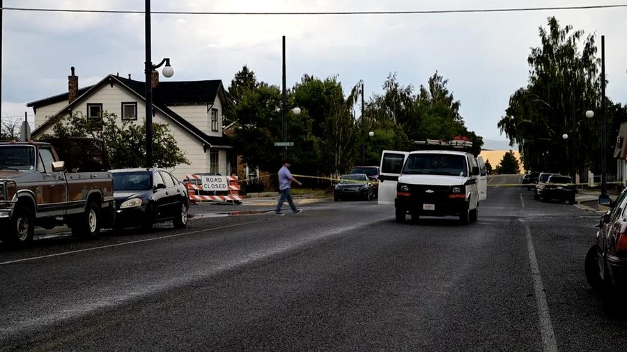 Empat orang tewas dalam penembakan tragis di sebuah bar populer, The Owl Bar, di kota kecil Anaconda, Montana, AS, Jumat (1/8/2025) pagi waktu setempat. Empat orang tewas dalam penembakan tragis di sebuah bar populer, The Owl Bar, di kota kecil Anaconda, Montana, AS, Jumat (1/8/2025) pagi waktu setempat. (Tangkapan Layar Video Reuters/STRINGR.COM/ANACONDA DEER LODGE COUNTY POLICE DEPARTMENT)