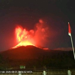 3 Gunung di RI Kompak Erupsi, Masyarakat Diminta Waspada!