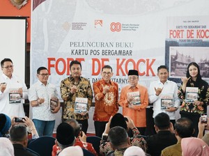 Menbud Rilis Buku Kartu Pos Bergambar Fort De Kock, Padang & Sekitarnya