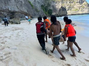 Turis Ukraina Tewas Terseret Ombak di Diamond Beach Nusa Penida