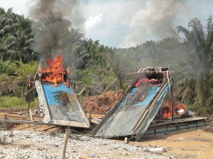 Hari Kedua Operasi PETI di Kuansing, Polda Riau Musnahkan 11 Rakit