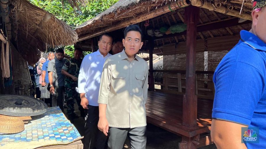 Wakil Presiden Gibran Rakabuming mengunjungi Dusun Sade di Desa Rembitan, kec Pujud Lombok Tengah, NTB, Sabtu (2/8/2025). (CNBC Indonesia/Halimatus Sa’diyah)