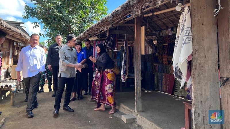 Wakil Presiden Gibran Rakabuming mengunjungi Dusun Sade di Desa Rembitan, kec Pujud Lombok Tengah, NTB, Sabtu (2/8/2025). (CNBC Indonesia/Halimatus Sa’diyah)