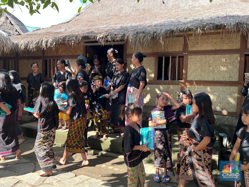 Wakil Presiden Gibran Rakabuming mengunjungi Dusun Sade di Desa Rembitan, kec Pujud Lombok Tengah, NTB, Sabtu (2/8/2025). (CNBC Indonesia/Halimatus Sa’diyah)