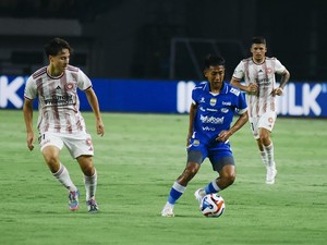 Beckham dan Febri Jadi Tumbal Uji Kekuatan Jersey Baru Persib