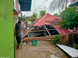 Video: Puting Beliung Terjang Gorontalo, 6 Rumah dan 1 Kantor Rusak