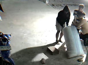 3 Pemuda Terekam CCTV Curi Kopra 200 Kg di Pohuwato, Pelaku Ditangkap