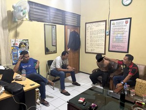 Cemburu ke Penjaga Warung, Pria Lamongan Aniaya-Rusak Motor Tetangga