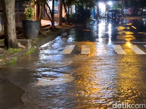 Video: Sempat Banjir, Ruas Jalan di Cipinang Kini Sudah Surut