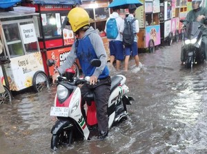 Depan Kantor Dishub-Belakang Balkot Sukabumi Diterjang Banjir Limpasan