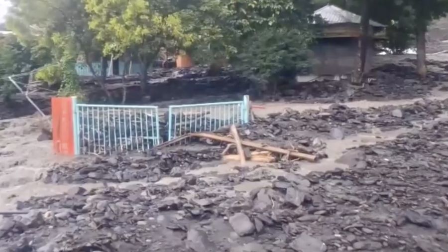 Dampak hujan deras yang mengguyur wilayah Taiwan selatan (Tangkapan Layar Video/REUTERS)