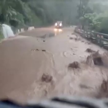 Potret Petaka Hantam Tetangga RI, 4 Orang Tewas & Ribuan Dievakuasi