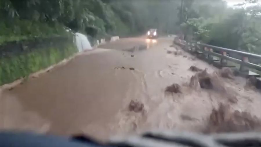 Dampak hujan deras yang mengguyur wilayah Taiwan selatan (Tangkapan Layar Video/REUTERS)