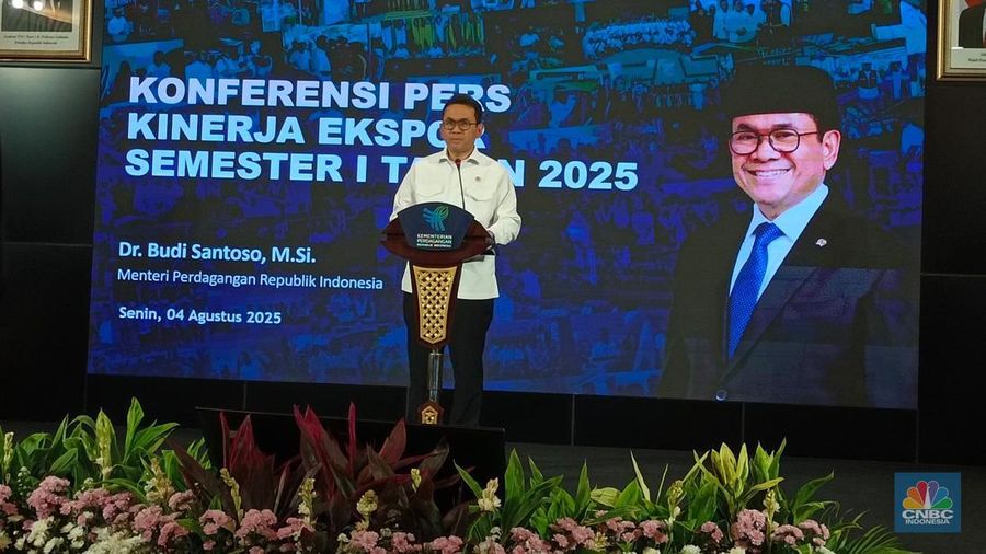 Menteri Perdagangan (Mendag) Budi Santoso saat konferensi pers di Auditorium Kemendag, Jakarta, Senin (4/8/2025). (CNBC Indonesia/Martyasari Rizky)