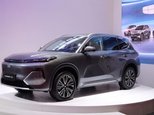Geely Bakal Luncurkan Mobil Hybrid Pertamanya di Indonesia, Ini Bocorannya
