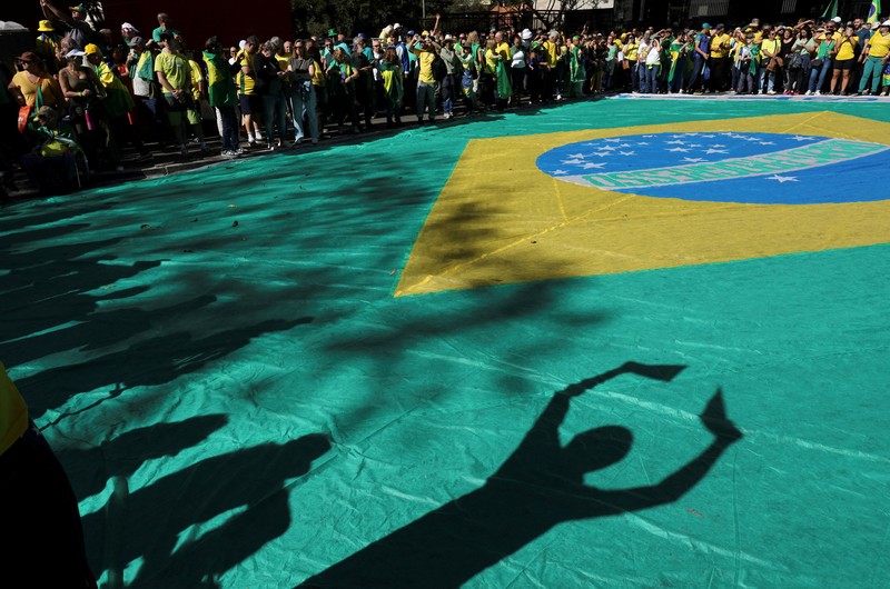 Pemandangan drone menunjukkan para pendukung mantan Presiden Brasil Jair Bolsonaro mengambil bagian dalam demonstrasi menentang tindakan Mahkamah Agung dalam persidangannya, di Sao Paulo, Brasil, 3 Agustus 2025. (REUTERS/Jorge Silva)