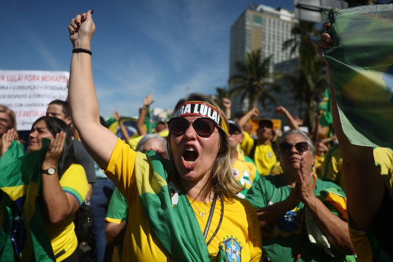 Pemandangan drone menunjukkan para pendukung mantan Presiden Brasil Jair Bolsonaro mengambil bagian dalam demonstrasi menentang tindakan Mahkamah Agung dalam persidangannya, di Sao Paulo, Brasil, 3 Agustus 2025. (REUTERS/Jorge Silva)