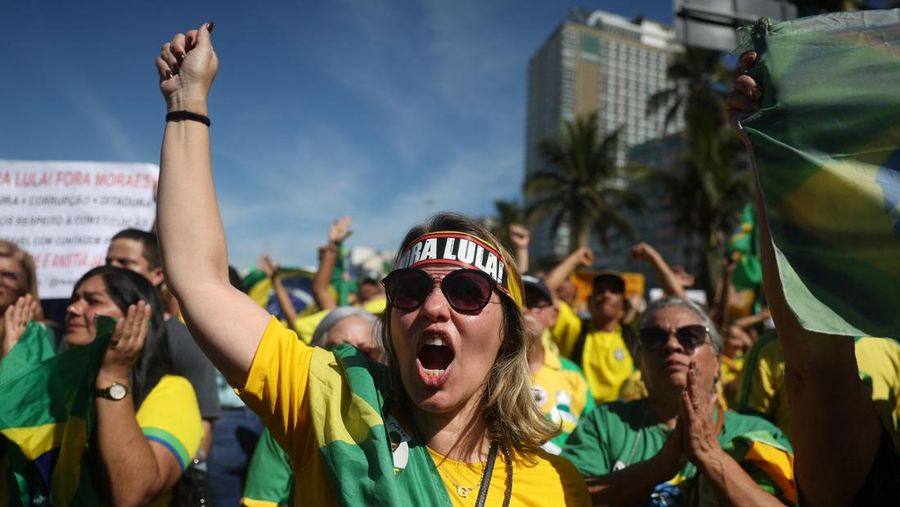 Pemandangan drone menunjukkan para pendukung mantan Presiden Brasil Jair Bolsonaro mengambil bagian dalam demonstrasi menentang tindakan Mahkamah Agung dalam persidangannya, di Sao Paulo, Brasil, 3 Agustus 2025. (REUTERS/Jorge Silva)