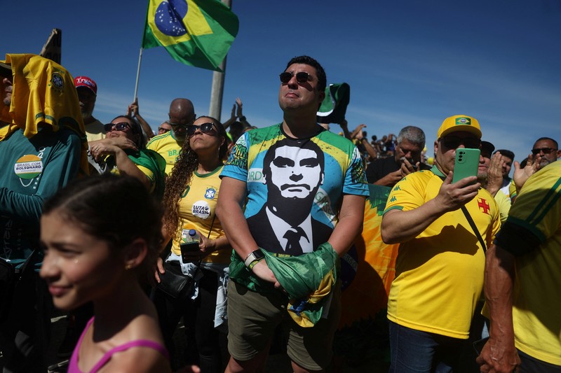 Pemandangan drone menunjukkan para pendukung mantan Presiden Brasil Jair Bolsonaro mengambil bagian dalam demonstrasi menentang tindakan Mahkamah Agung dalam persidangannya, di Sao Paulo, Brasil, 3 Agustus 2025. (REUTERS/Jorge Silva)
