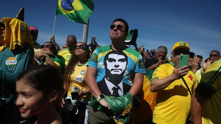 Pemandangan drone menunjukkan para pendukung mantan Presiden Brasil Jair Bolsonaro mengambil bagian dalam demonstrasi menentang tindakan Mahkamah Agung dalam persidangannya, di Sao Paulo, Brasil, 3 Agustus 2025. (REUTERS/Jorge Silva)