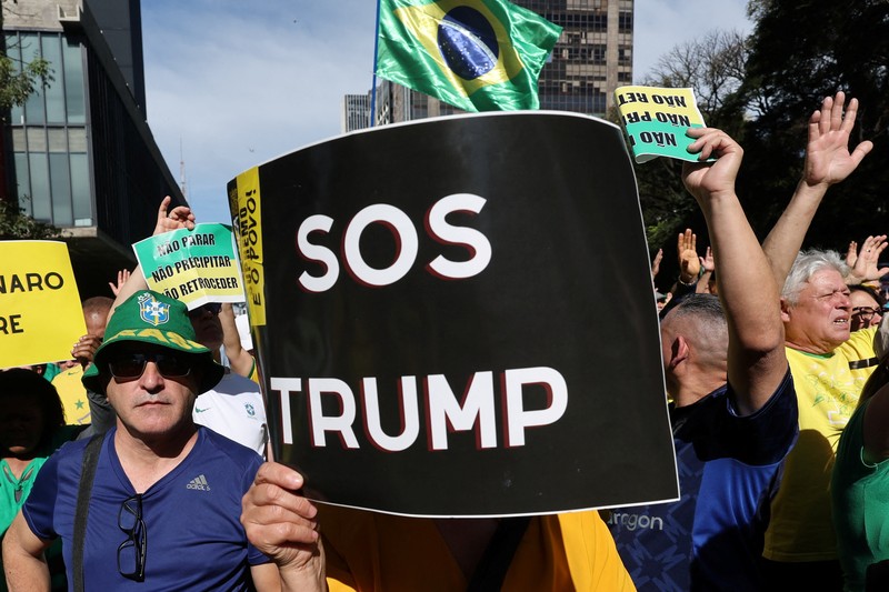 Pemandangan drone menunjukkan para pendukung mantan Presiden Brasil Jair Bolsonaro mengambil bagian dalam demonstrasi menentang tindakan Mahkamah Agung dalam persidangannya, di Sao Paulo, Brasil, 3 Agustus 2025. (REUTERS/Jorge Silva)
