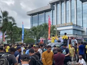 Ratusan Driver Demo di Kantor Gubernur Kaltim, Tuntut Kantor Maxim Dibuka