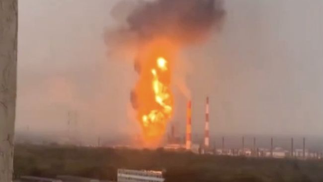 Ukraina Bombardir Rusia, 2 Kapal Terbakar-Terminal Minyak Lumpuh