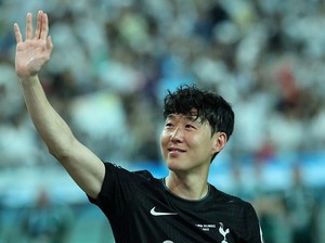 Son Doakan Spurs Sapu Bersih 5 Kompetisi