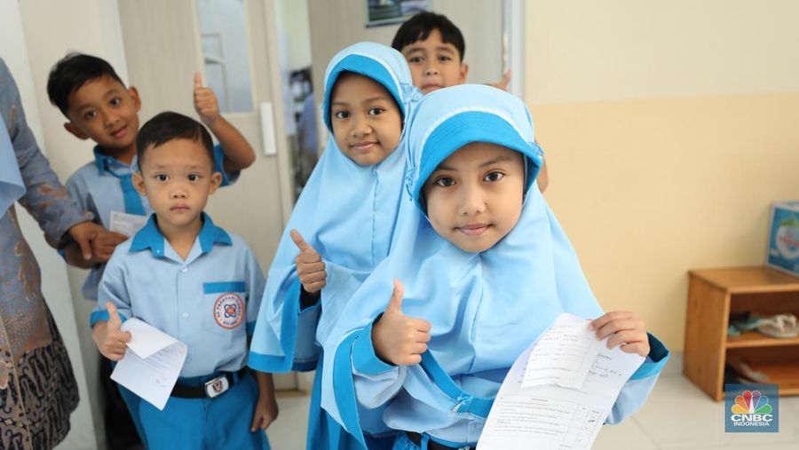 Suasana anak-anak beraktifitas di sekolah Prestasi Global, Pancoran Mas, Depok, Senin (4/8/2025). (CNBC Indonesia/Tri Susilo)