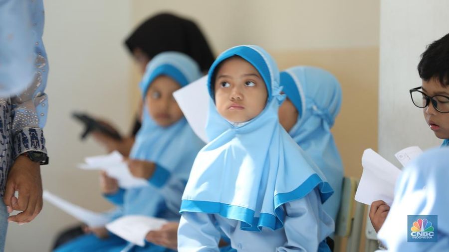 Suasana anak-anak beraktifitas di sekolah Prestasi Global, Pancoran Mas, Depok, Senin (4/8/2025). (CNBC Indonesia/Tri Susilo)