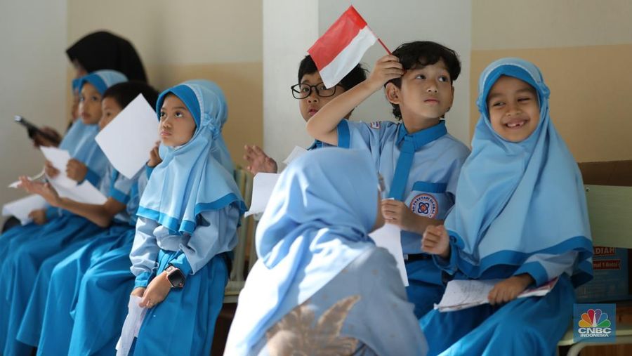 Suasana anak-anak beraktifitas di sekolah Prestasi Global, Pancoran Mas, Depok, Senin (4/8/2025). (CNBC Indonesia/Tri Susilo)