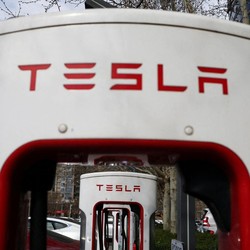 Jangan Kaget, Bahan Baku Baterai Mobil Tesla Ternyata dari RI