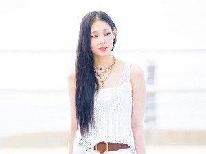 Aura Old Money, Gaya Annie Moon ALLDAY PROJECT di Bandara Viral Curi Atensi