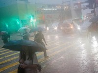 Potret Banjir Bandang Menghantam Pusat Bisnis Asia, Kota Lumpuh