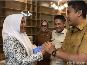 Bidan yang Nekat Seberangi Sungai Demi Bantu Pasien Diapresiasi Wagub Sumbar