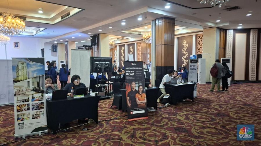 Gelaran bursa lowongan kerja (job fair) kembali digelar di Jakarta tepatnya di Gedung Smesco, Selasa (5/8/2025). (CNBC Indonesia/Chandra)