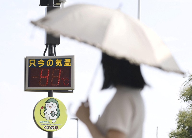 Gelombang panas melanda sejumlah wilayah di Jepang, Selasa (5/8/2025) waktu setempat. Gelombang panas melanda sejumlah wilayah di Jepang, Selasa (5/8/2025) waktu setempat. (REUTERS/Issei Kato)
